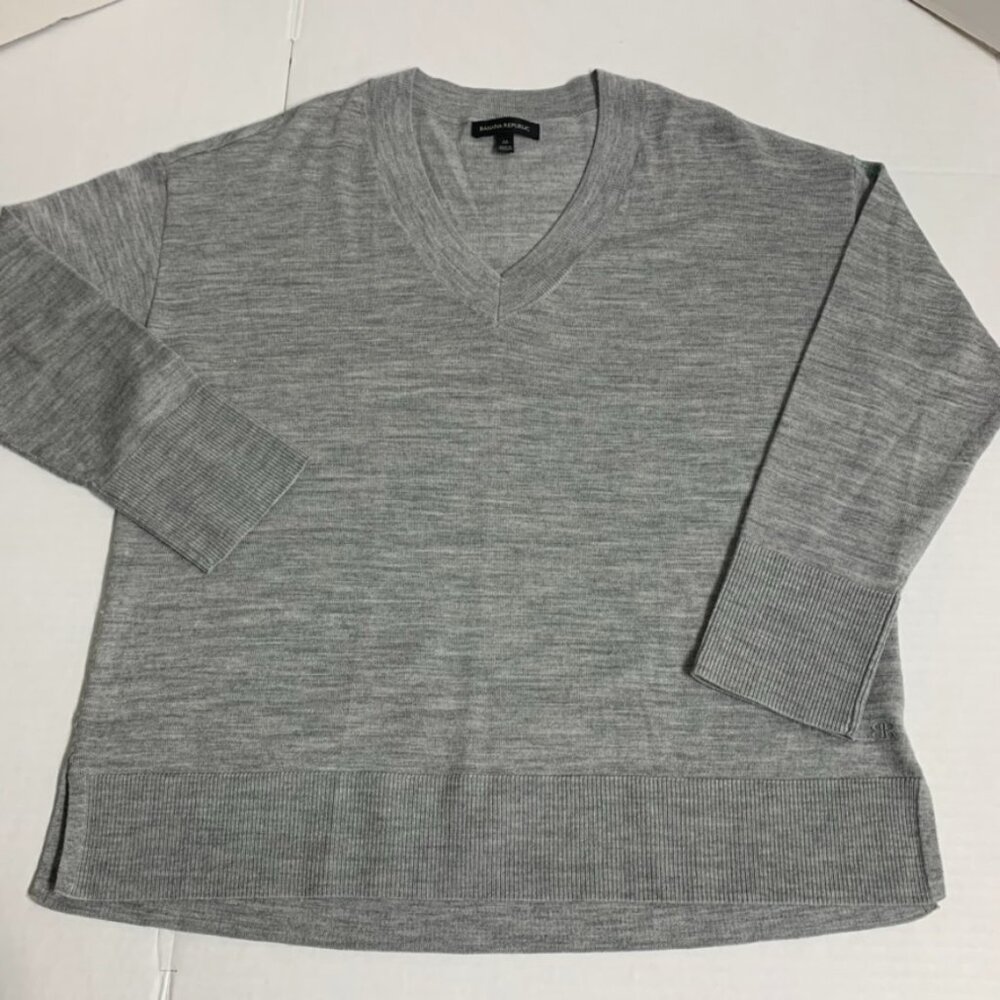 Banana Republic womens medium light gray merino wool sweater